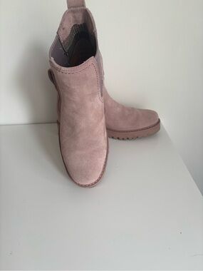 Ariat Dusty Rose Suede Chelsea Ankle Boots